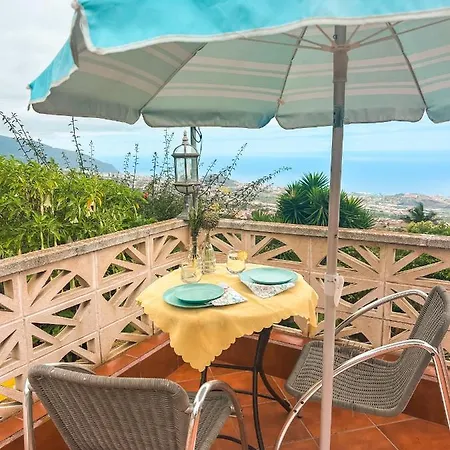 With Huge Deck Nestled In Marvelous Gardens - Nidos * ラ・オロタバ