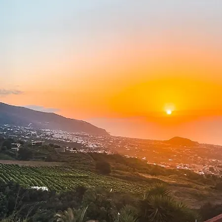 With Huge Deck Nestled In Marvelous Gardens - Nidos * ラ・オロタバ