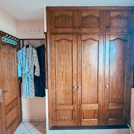 With Huge Deck Nestled In Marvelous Gardens - Nidos アパート ラ・オロタバ