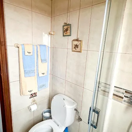 With Huge Deck Nestled In Marvelous Gardens - Nidos * ラ・オロタバ