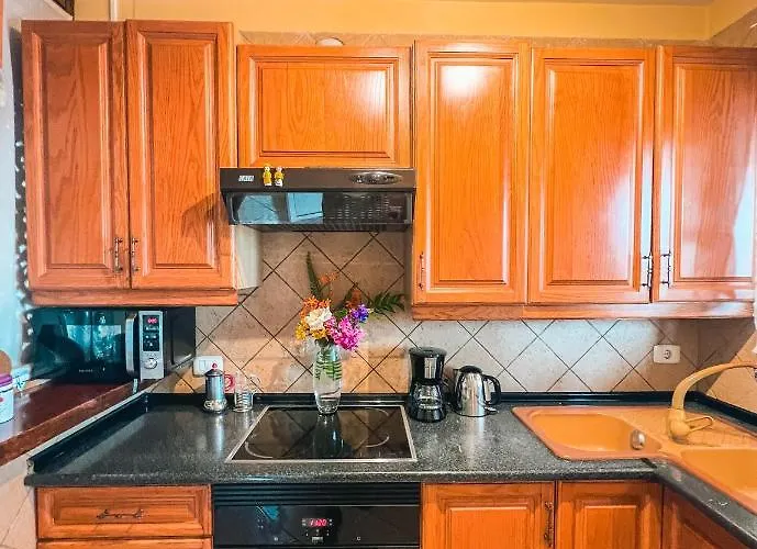 דירה With Huge Deck Nestled In Marvelous Gardens - Nidos