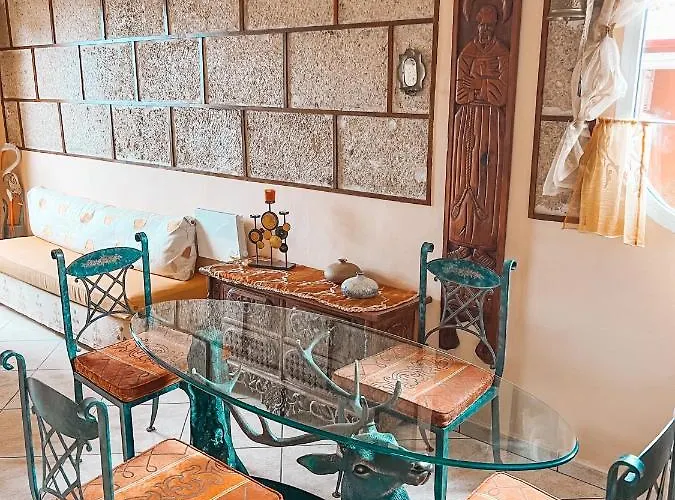 With Huge Deck Nestled In Marvelous Gardens - Nidos דירה לה אורוטבה