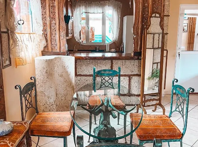 With Huge Deck Nestled In Marvelous Gardens - Nidos * לה אורוטבה