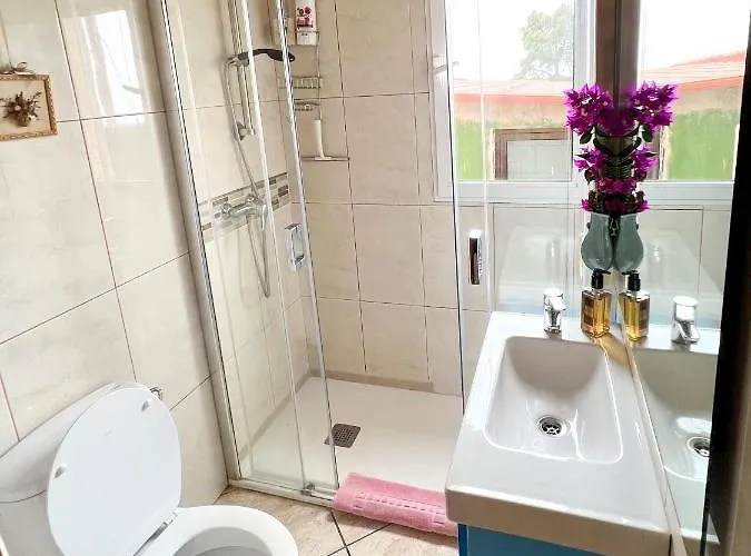 דירה With Huge Deck Nestled In Marvelous Gardens - Nidos