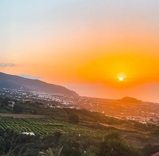 With Huge Deck Nestled In Marvelous Gardens - Nidos * לה אורוטבה