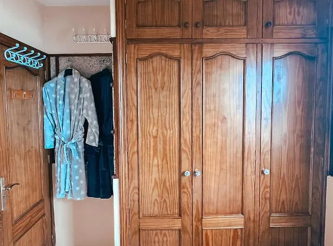 With Huge Deck Nestled In Marvelous Gardens - Nidos דירה לה אורוטבה