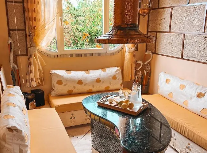 With Huge Deck Nestled In Marvelous Gardens - Nidos דירה *