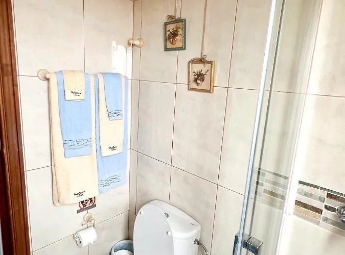 With Huge Deck Nestled In Marvelous Gardens - Nidos * לה אורוטבה